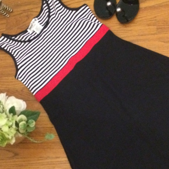 Ronni Nicole Dresses & Skirts - 🌺Flattering! Curve enhancing, cute @ comfortable